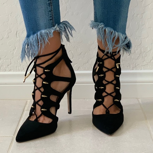 Black Lace Detail Cut Out Pointy Toe Stiletto Pump - Picture 3 of 7